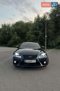 Седан Lexus IS 2015 в 