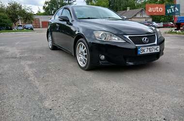 Седан Lexus IS 2011 в Остроге