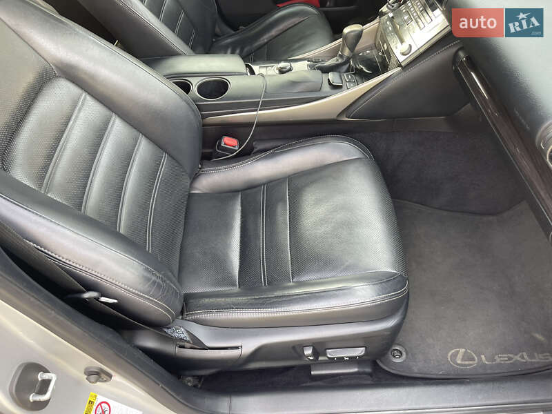 Седан Lexus IS 2014 в Киеве