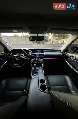 Седан Lexus IS 2013 в 