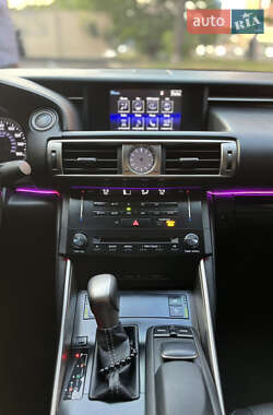 Седан Lexus IS 2013 в 