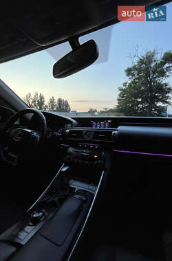 Седан Lexus IS 2013 в 
