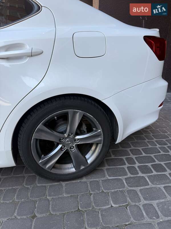Седан Lexus IS 2012 в Виннице
