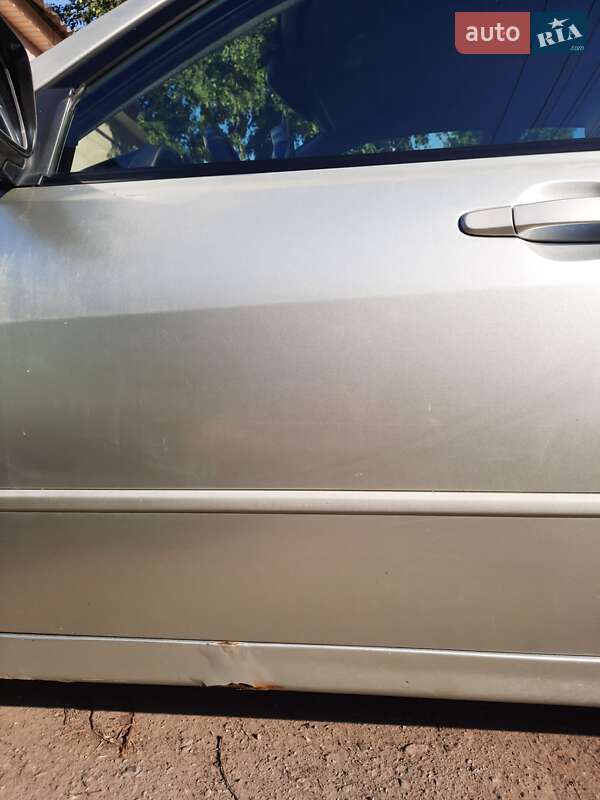 Седан Lexus IS 1999 в Краснограде