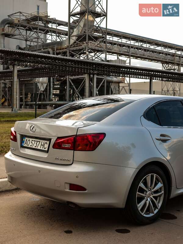 Седан Lexus IS 2005 в Коростене
