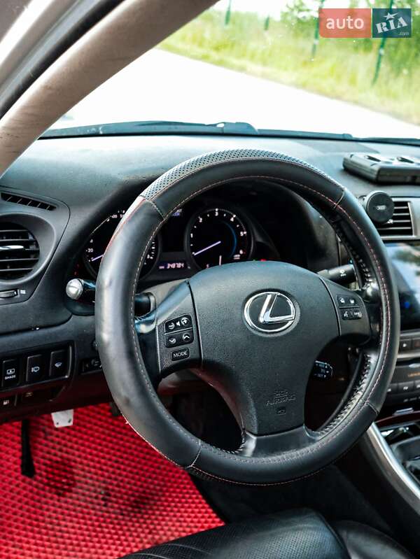 Седан Lexus IS 2005 в Коростене