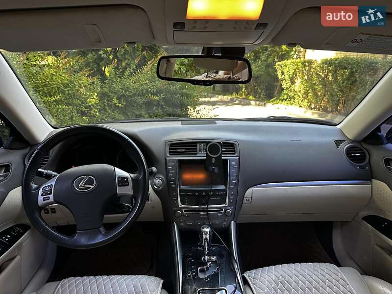 Седан Lexus IS 2011 в Киеве