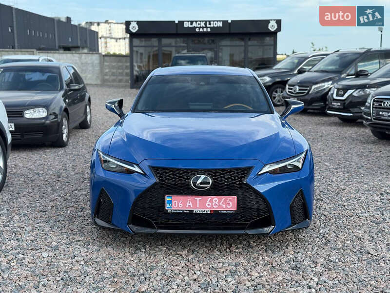 Lexus IS 2021