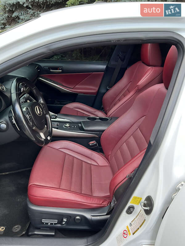 Седан Lexus IS 2017 в Чернигове