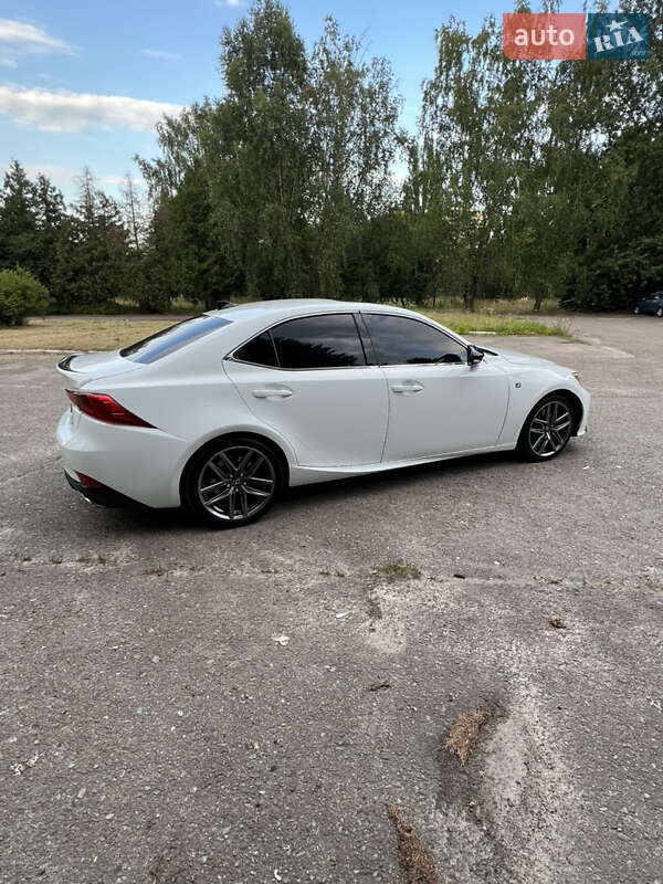 Седан Lexus IS 2017 в Чернигове