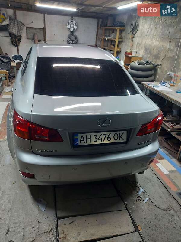 Седан Lexus IS 2005 в Чугуєві
