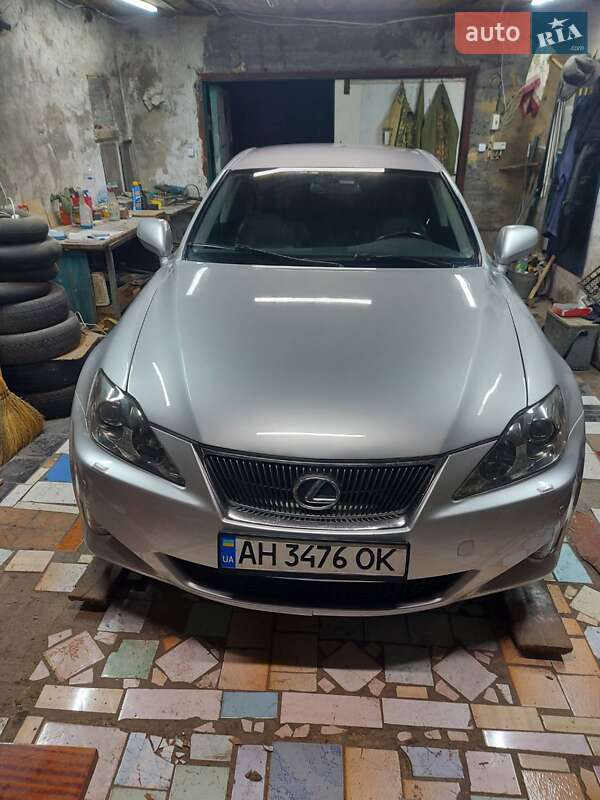 Седан Lexus IS 2005 в 