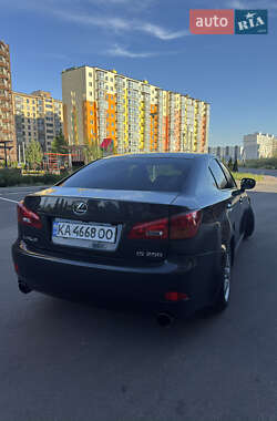 Седан Lexus IS 2005 в 