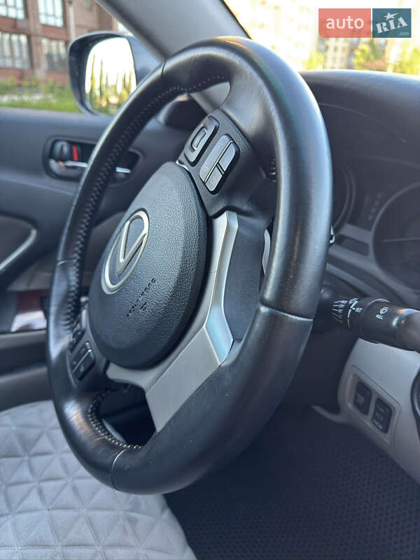 Седан Lexus IS 2005 в Чернігові