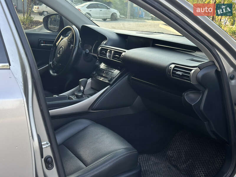 Седан Lexus IS 2014 в Кропивницком