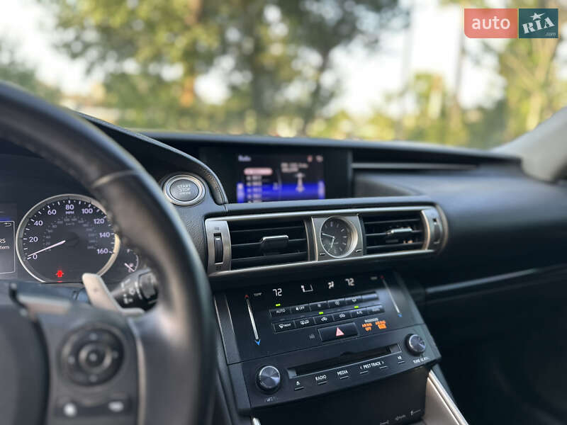 Седан Lexus IS 2014 в Кропивницком