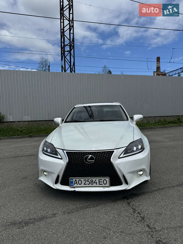 Седан Lexus IS 2010 в Сваляве