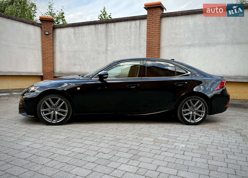 Седан Lexus IS 2015 в Ивано-Франковске