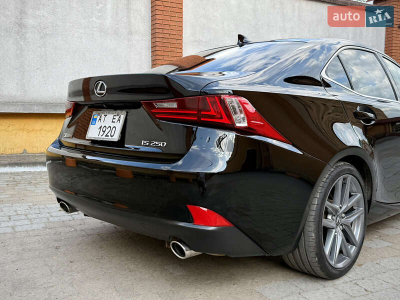 Седан Lexus IS 2015 в Ивано-Франковске