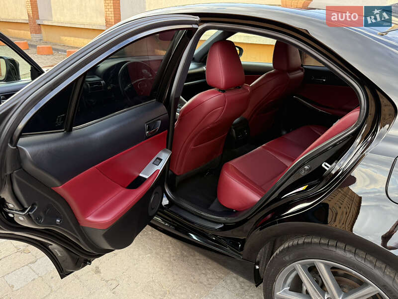 Седан Lexus IS 2015 в Ивано-Франковске