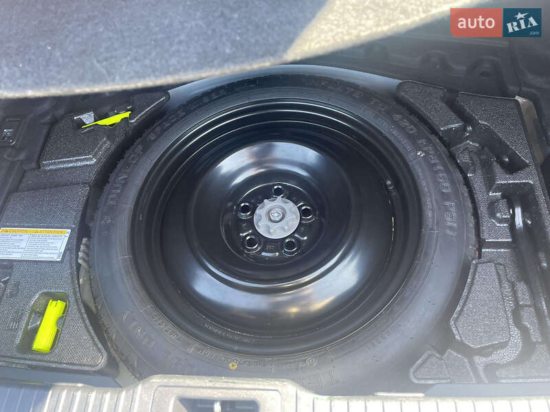 Седан Lexus IS 2022 в Киеве