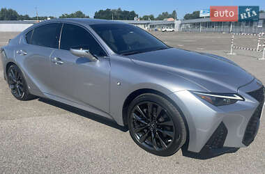 Седан Lexus IS 2022 в 