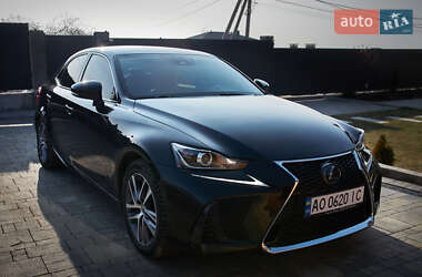 Седан Lexus IS 2020 в 