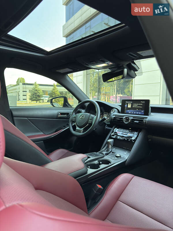 Седан Lexus IS 2023 в Одессе
