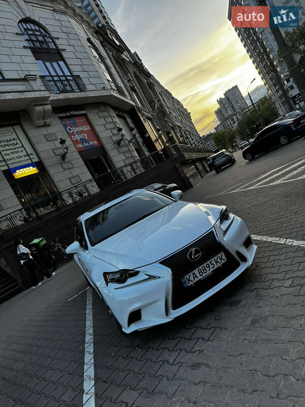 Седан Lexus IS 2015 в Киеве фото 2 Седан Lexus IS 2015 в Киеве
