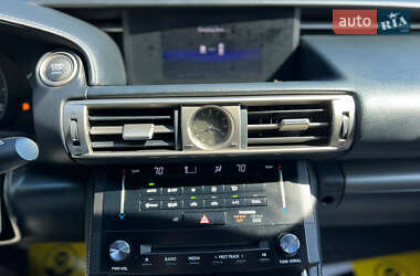 Седан Lexus IS 2014 в 