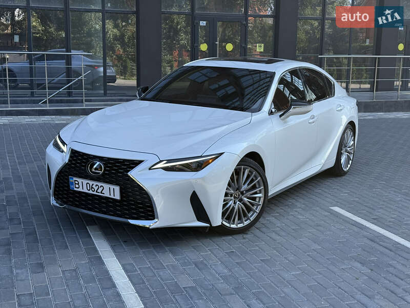 Lexus IS 2024