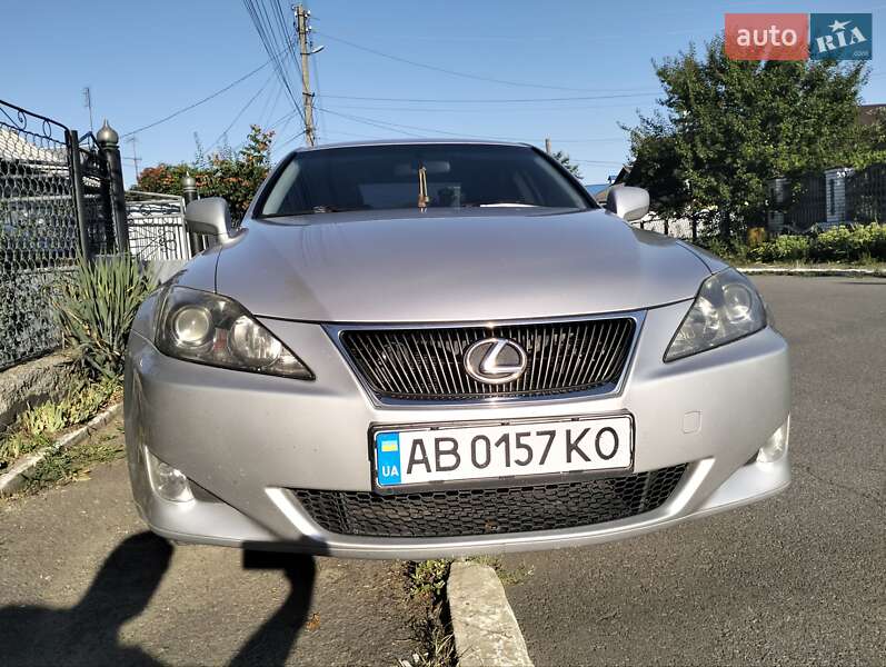 Седан Lexus IS 2007 в Тростянце