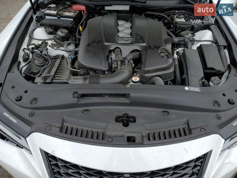 Седан Lexus IS 2024 в Львове
