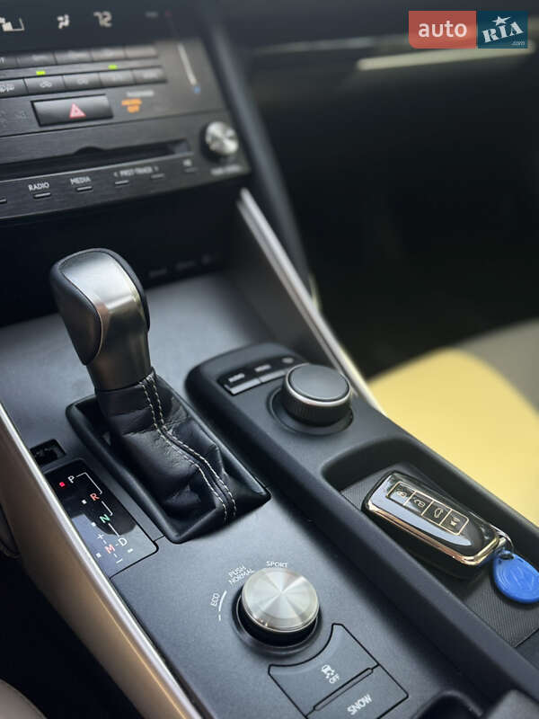 Седан Lexus IS 2017 в Одессе