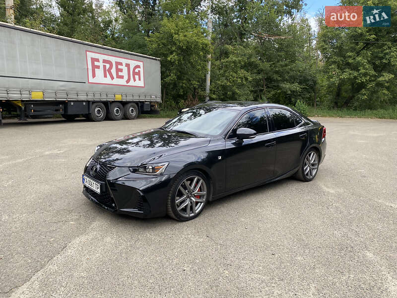 Седан Lexus IS 2018 в Киеве