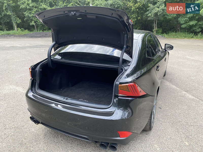 Седан Lexus IS 2018 в Киеве