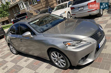 Седан Lexus IS 2015 в 