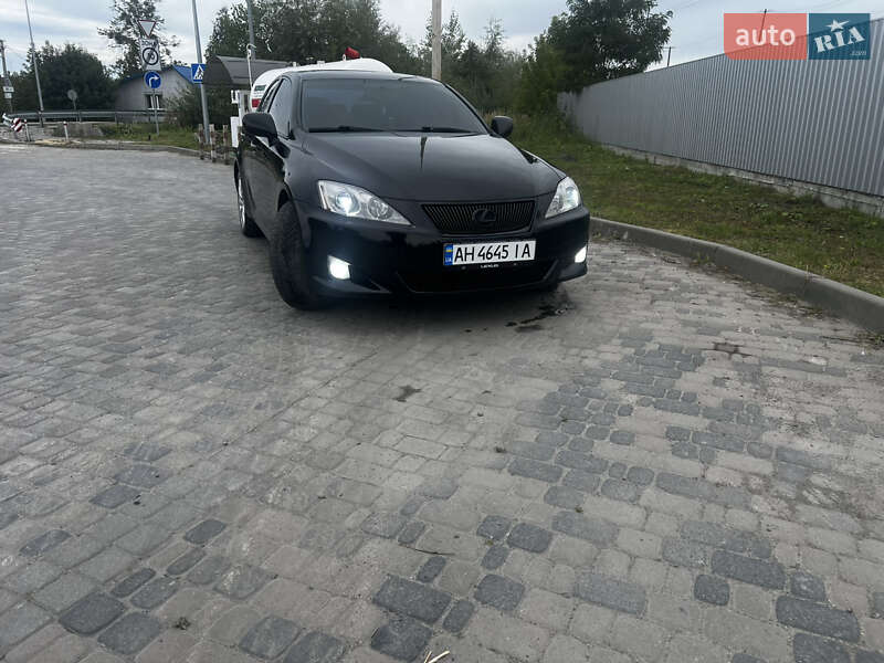 Седан Lexus IS 2005 в Клесовом