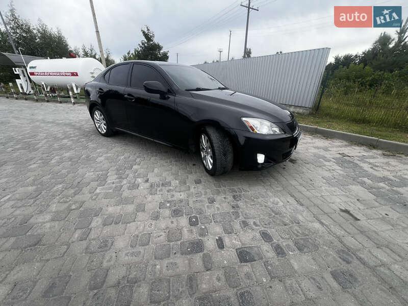 Седан Lexus IS 2005 в Клесовом