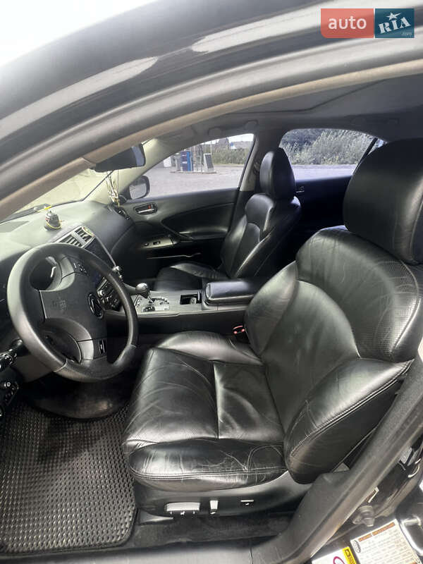 Седан Lexus IS 2005 в Клесовом