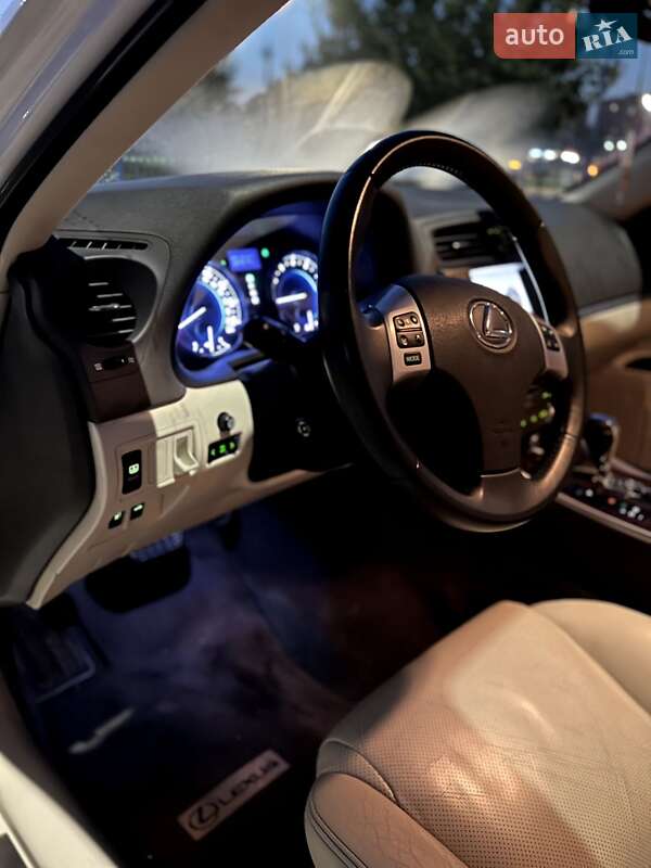 Седан Lexus IS 2010 в Львове