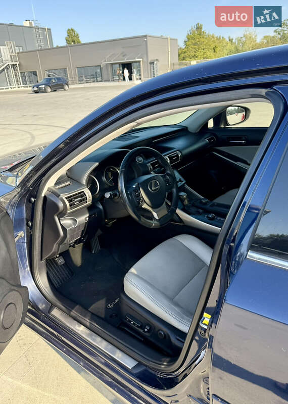 Седан Lexus IS 2013 в Киеве