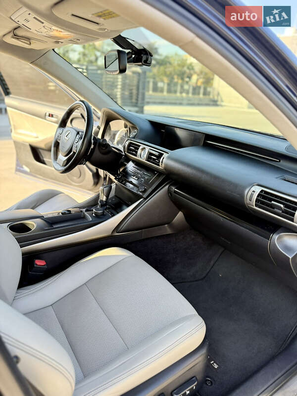 Седан Lexus IS 2013 в Киеве