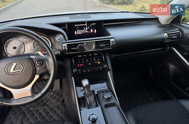Седан Lexus IS 2013 в 