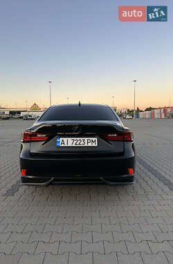 Седан Lexus IS 2013 в 