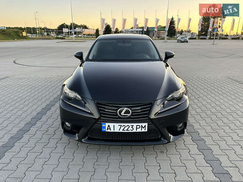 Седан Lexus IS 2013 в 