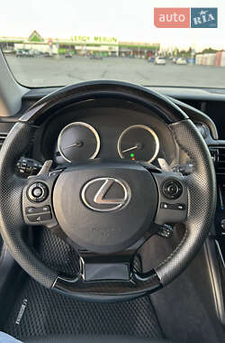 Седан Lexus IS 2013 в 