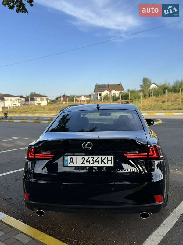 Седан Lexus IS 2015 в Киеве