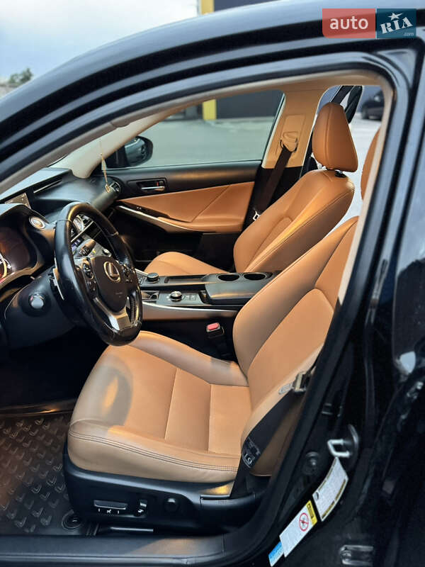 Седан Lexus IS 2015 в Киеве