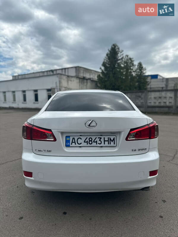 Седан Lexus IS 2012 в Луцке
